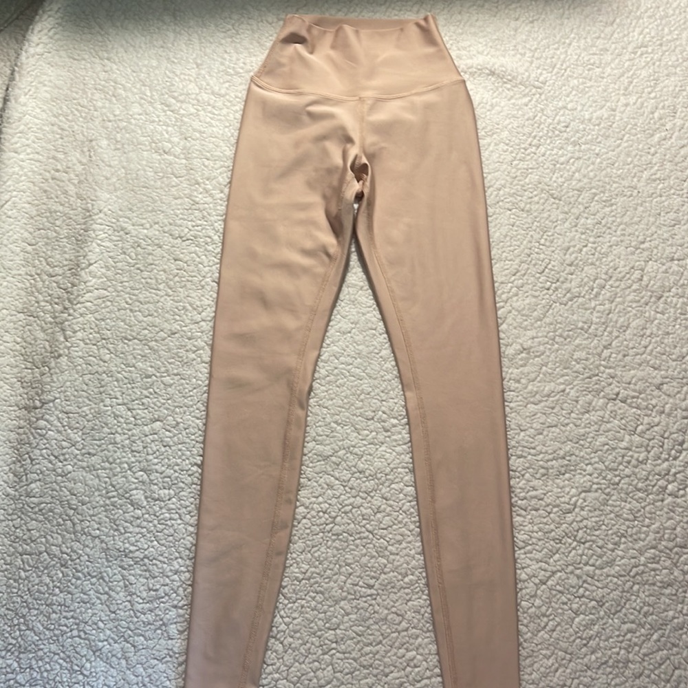 Women’s Alo Yoga Airlift Light Pink Leggings - Picture 2 of 5